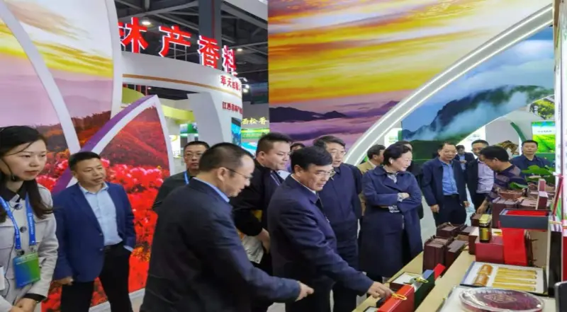 Duces ex National Forestry et Grassland Administration et Jiangxi Provinciales Forestry Bureau inspicimus umbraculum provincialis arboribus Expo
